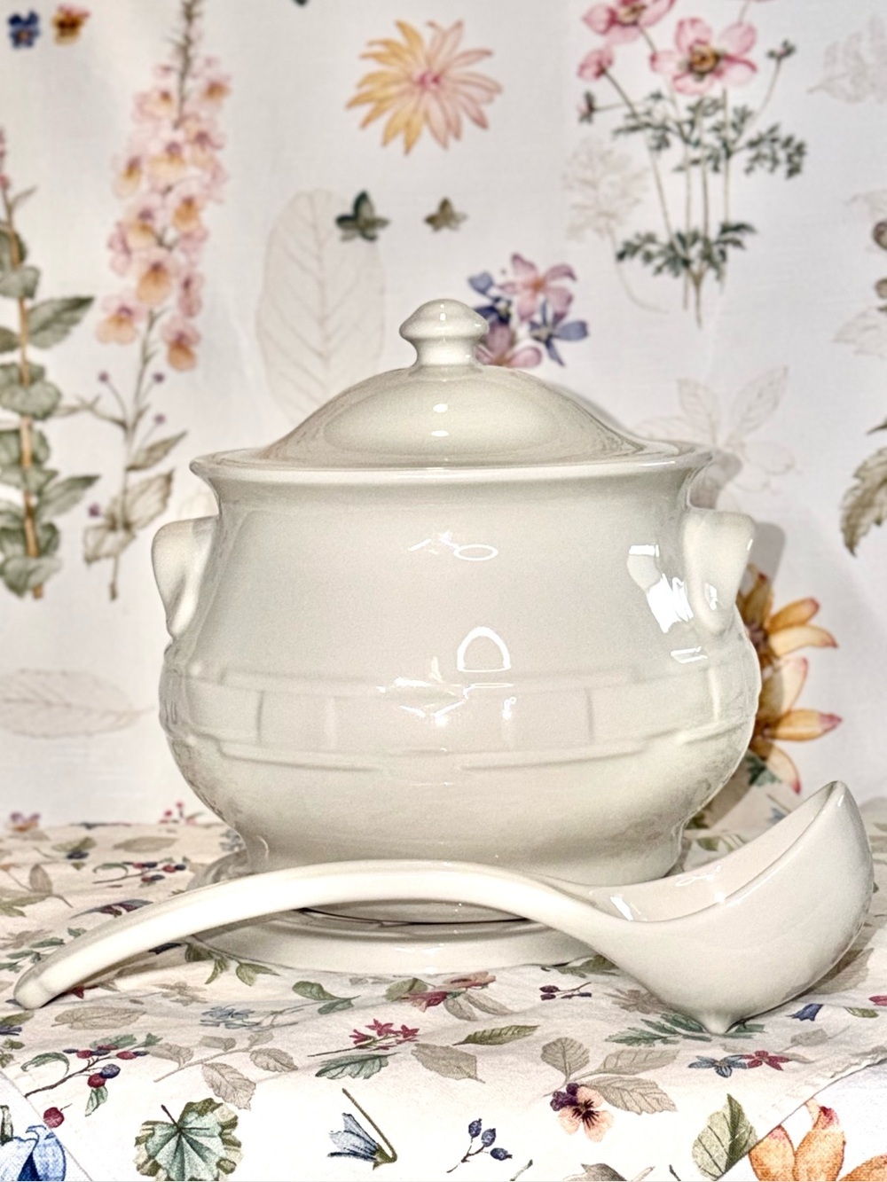 Longaberger Vintage Ceramic Soup Tureen Set